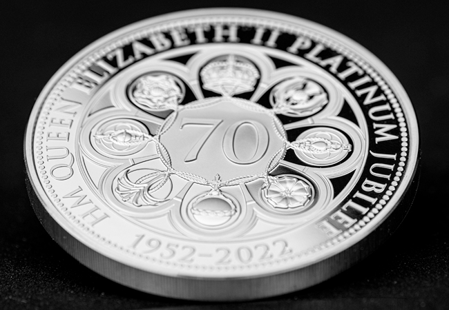 Platinum Jubilee Silver 5oz Lifestyle03 - The rarest of all precious metals – The Platinum Coin few can ever own